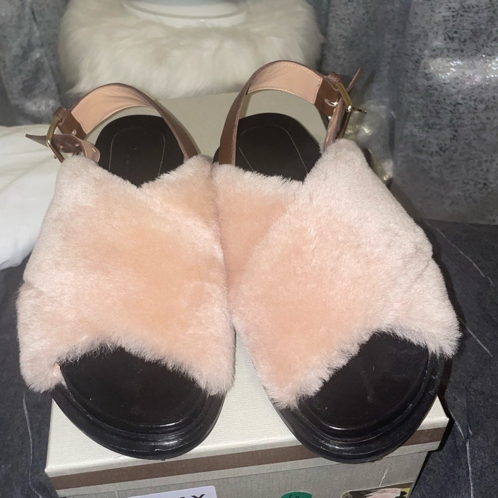 MARNI FUSSBETT SHEARLING SANDAL LIKE NEW!! Box and dust bags included.